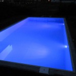 Das Poolwasser in Blau