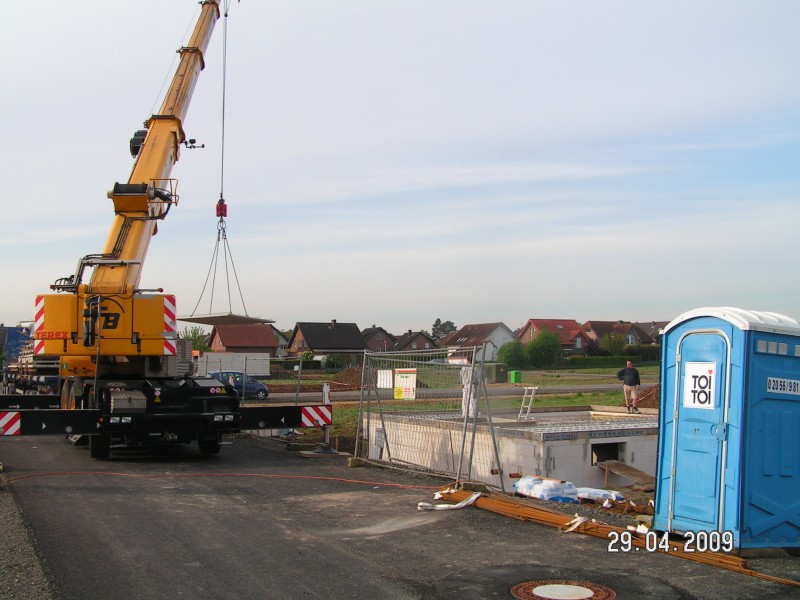 Die Deckenplatten werden geladen | Baublog von Alexey